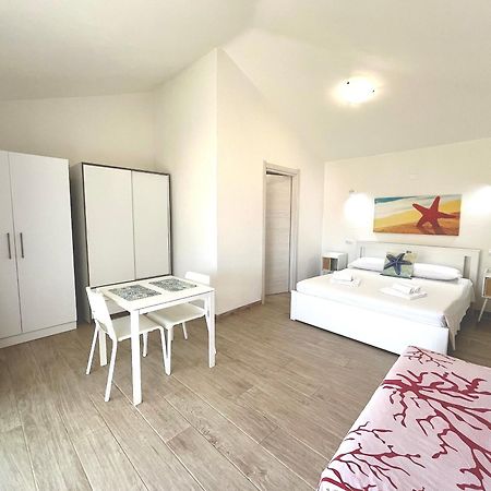 Case Vacanze Bianco Mare Porto Pino Exterior foto