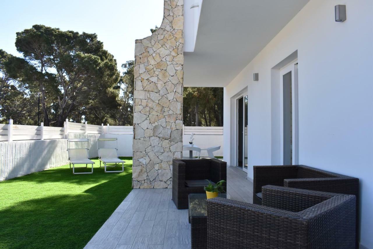 Case Vacanze Bianco Mare Porto Pino Exterior foto